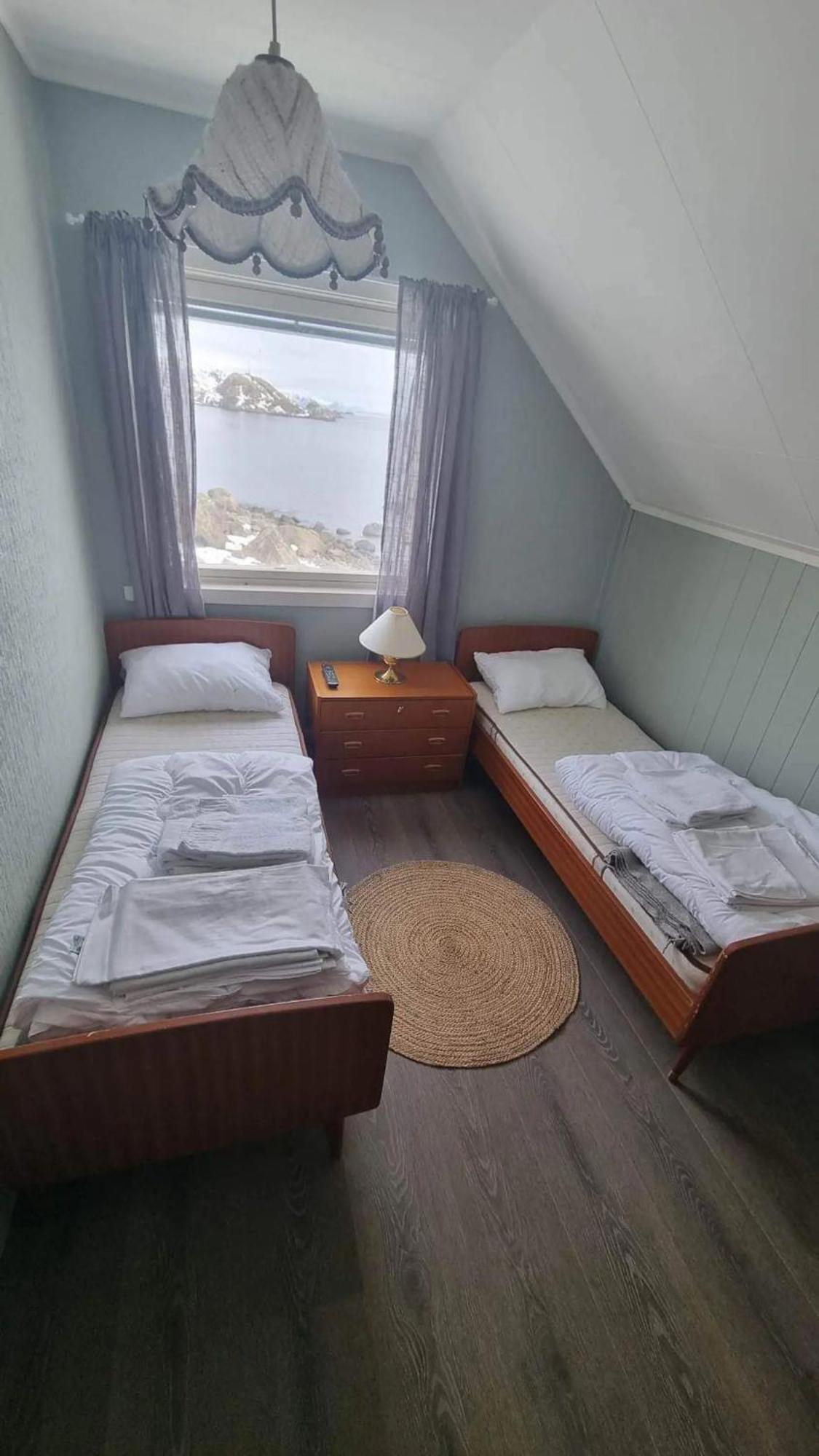 House By The Sea Reine, Lofoten Exterior photo